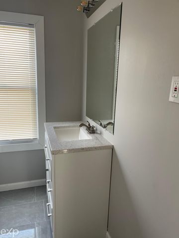 8443 Chalfonte Street, Detroit, MI 48238