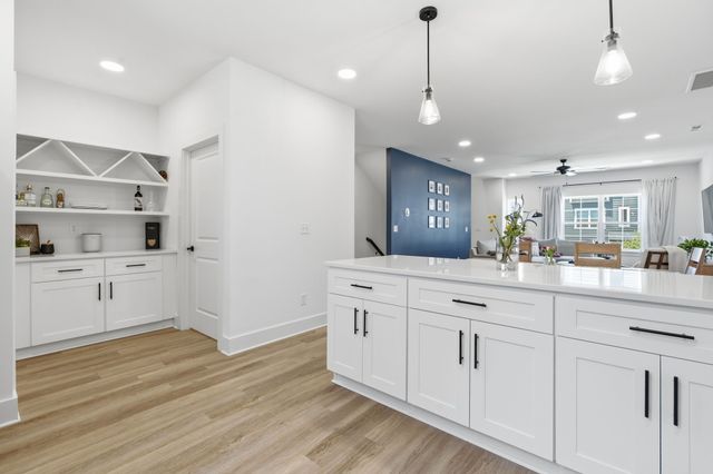 700 N DuPont Ave Apt 317, Madison, TN 37115