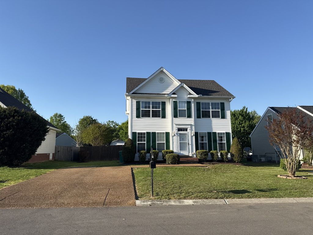 1110 McDonough Cir, Thompsons Station, TN 37179