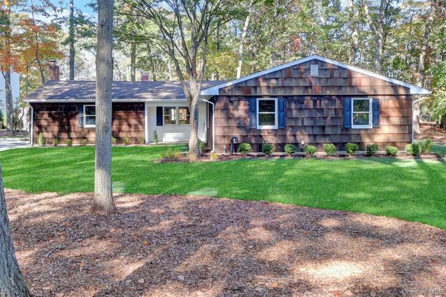 7 Canterbury Court, East Setauket, NY 11733