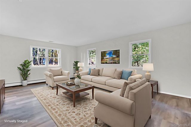 7 Canterbury Court, East Setauket, NY 11733