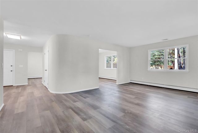 7 Canterbury Court, East Setauket, NY 11733