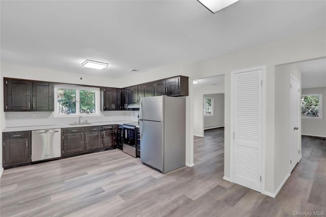 7 Canterbury Court, East Setauket, NY 11733