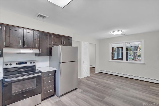 7 Canterbury Court, East Setauket, NY 11733
