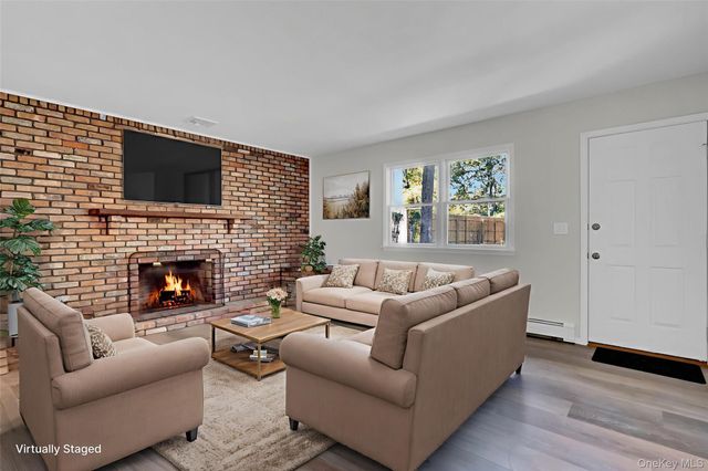 7 Canterbury Court, East Setauket, NY 11733