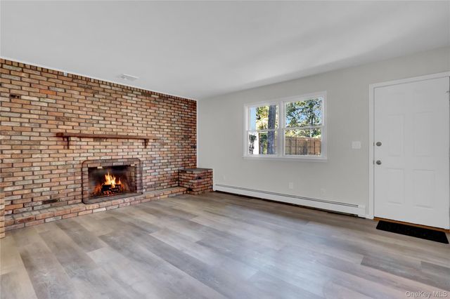 7 Canterbury Court, East Setauket, NY 11733