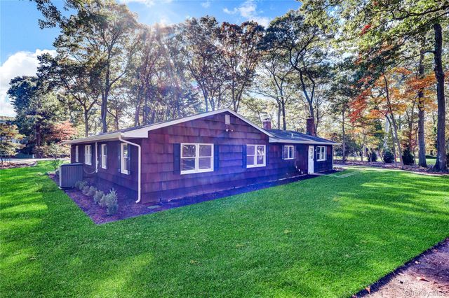 7 Canterbury Court, East Setauket, NY 11733