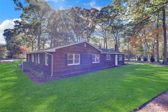 7 Canterbury Court, East Setauket, NY 11733
