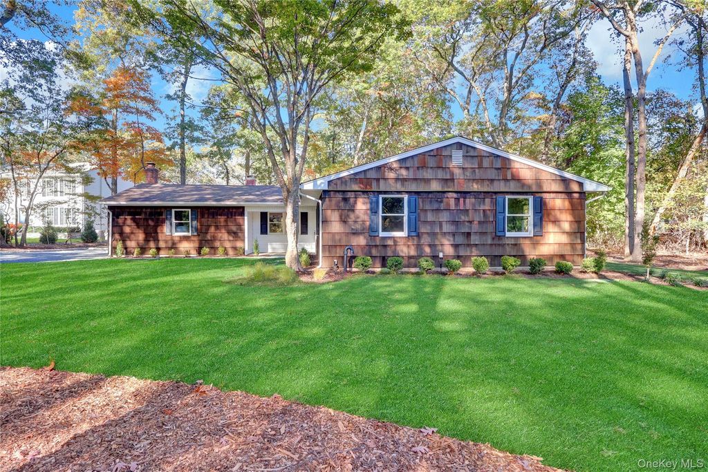 7 Canterbury Court, East Setauket, NY 11733
