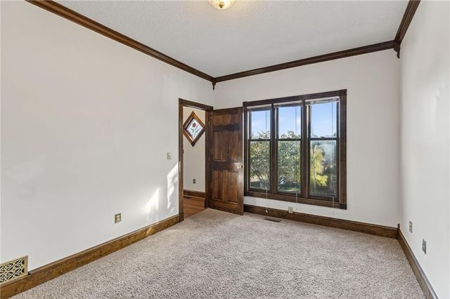 3804 Garland Avenue, Leavenworth, KS 66048