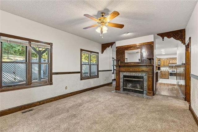 3804 Garland Avenue, Leavenworth, KS 66048