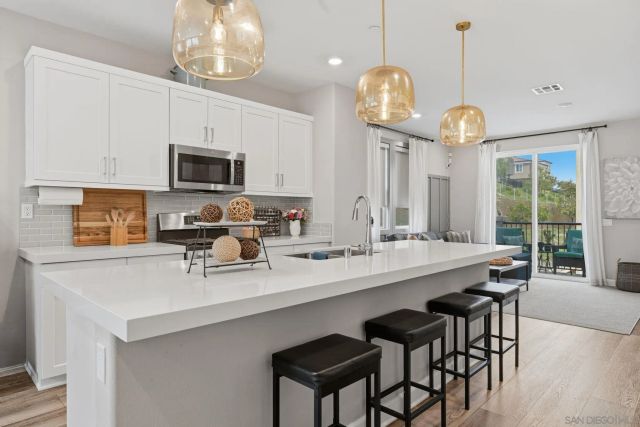 1232 Sunrise View 105, San Marcos, CA 92078