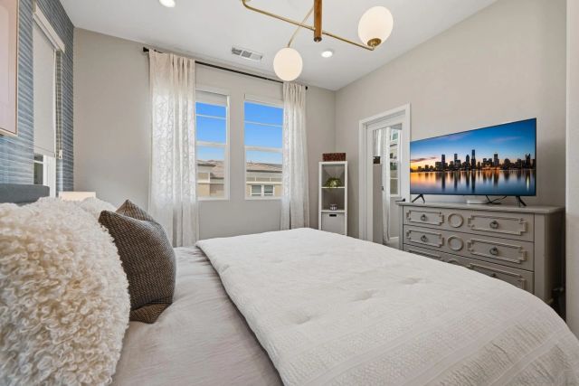 1232 Sunrise View 105, San Marcos, CA 92078