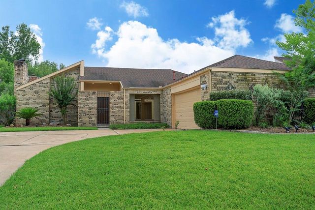 13819 Starhill Court, Houston, TX 77077