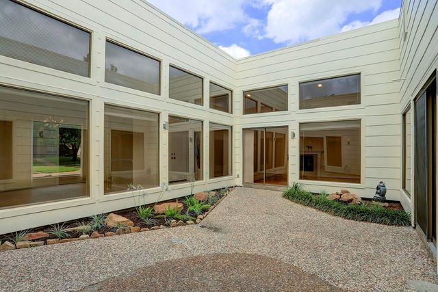 13819 Starhill Court, Houston, TX 77077