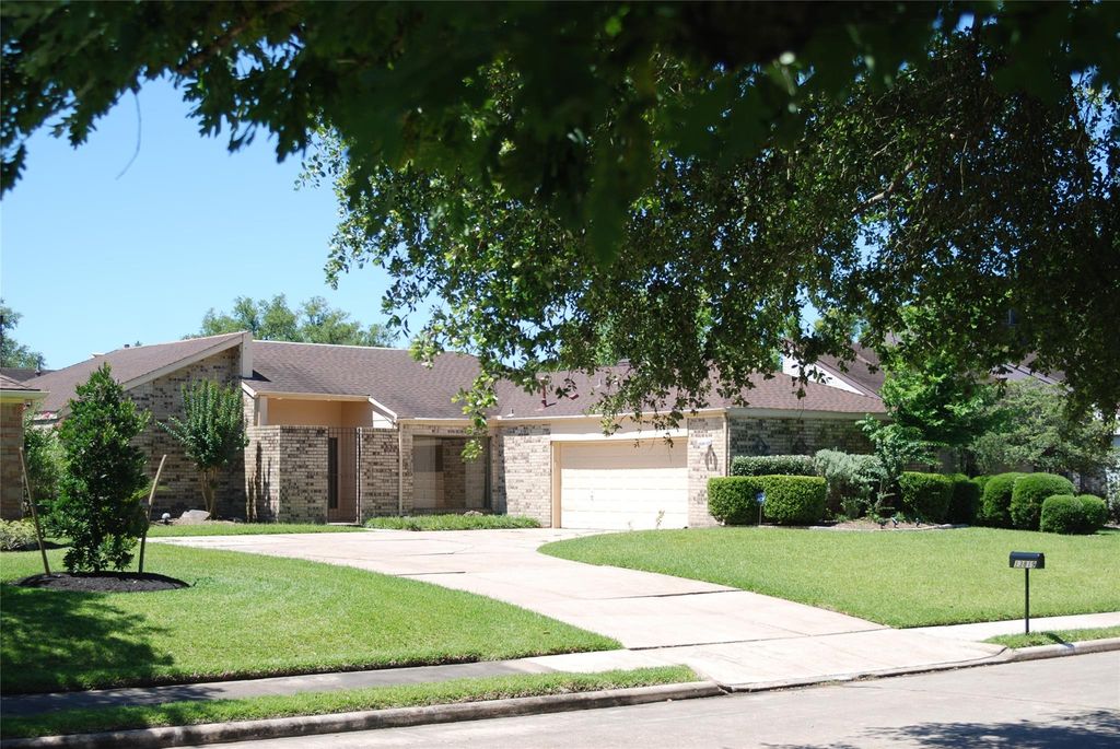 13819 Starhill Court, Houston, TX 77077