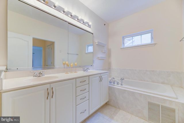 104 TUNICFLOWER LN, Princeton Junction, NJ 08550