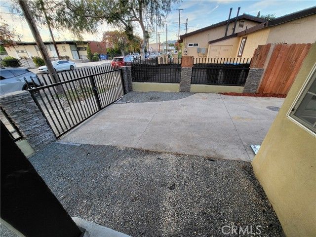 4401 La Clede Avenue, Los Angeles, CA 90039