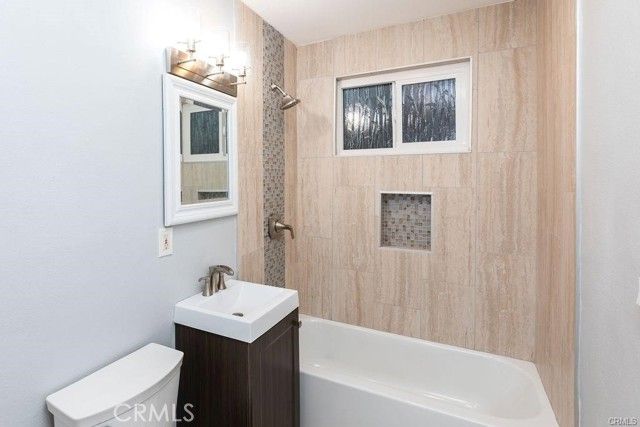 4401 La Clede Avenue, Los Angeles, CA 90039