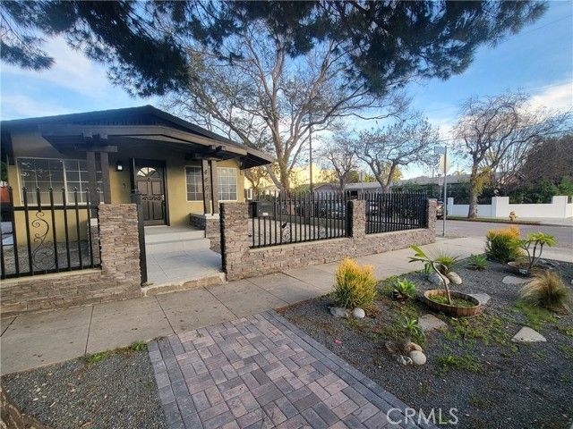 4401 La Clede Avenue, Los Angeles, CA 90039