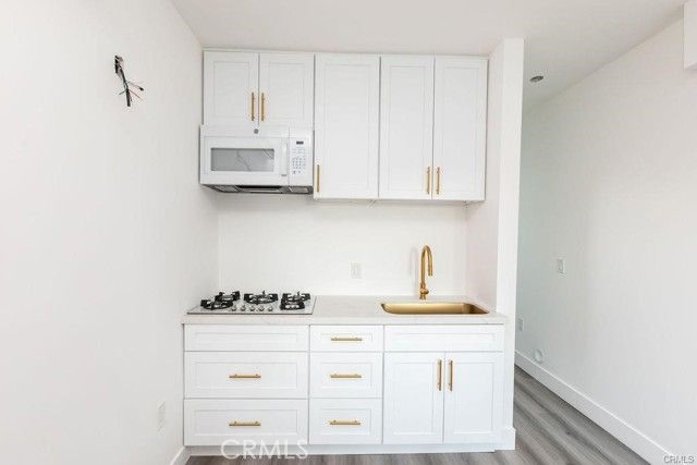 4401 La Clede Avenue, Los Angeles, CA 90039