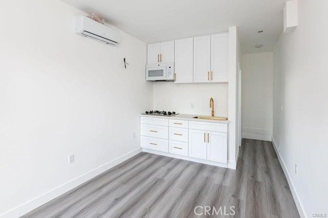 4401 La Clede Avenue, Los Angeles, CA 90039