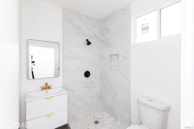 4401 La Clede Avenue, Los Angeles, CA 90039