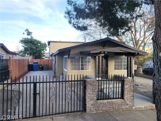 4401 La Clede Avenue, Los Angeles, CA 90039