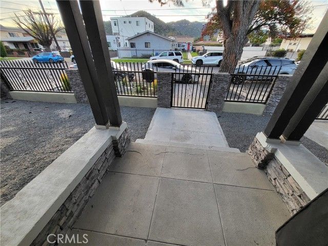 4401 La Clede Avenue, Los Angeles, CA 90039