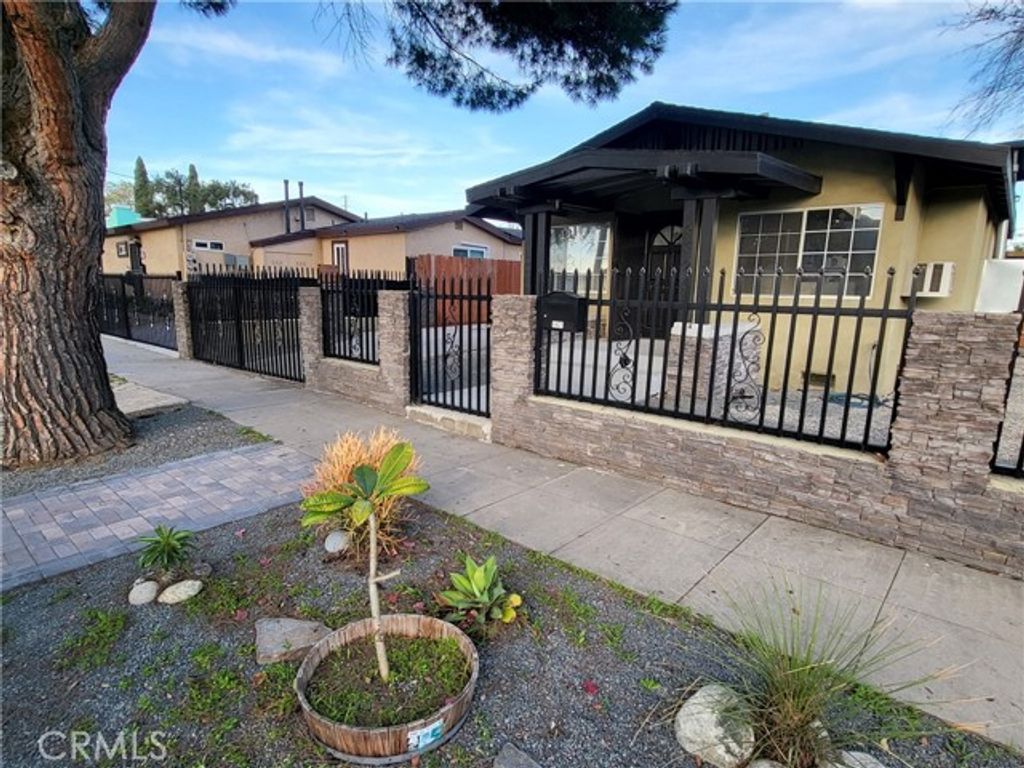 4401 La Clede Avenue, Los Angeles, CA 90039