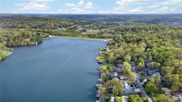 59 Churchill Drive, Bella Vista, AR 72715