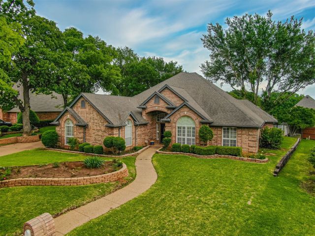2 River Crest Court, Mansfield, TX 76063
