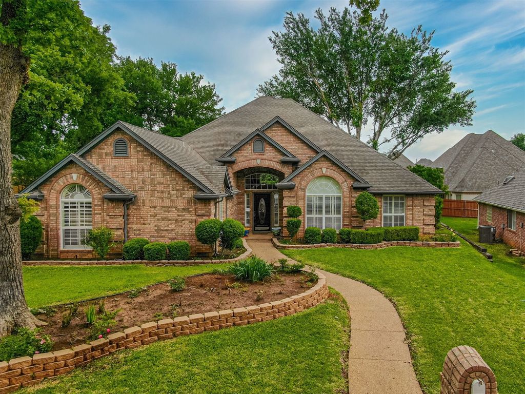 2 River Crest Court, Mansfield, TX 76063