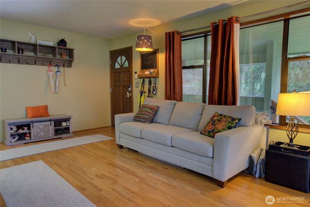 8311 NE 175TH Street, Kenmore, WA 98028