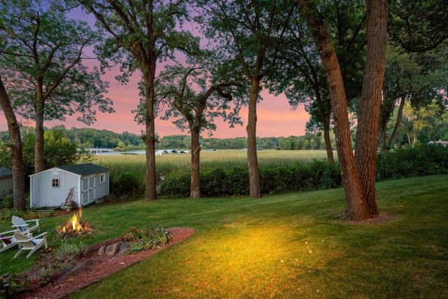 19900 Cottagewood Road, Deephaven, MN 55331