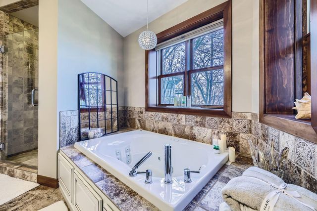 19900 Cottagewood Road, Deephaven, MN 55331