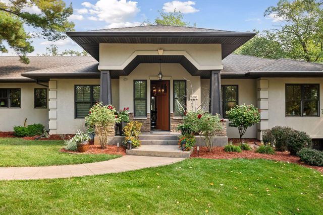 19900 Cottagewood Road, Deephaven, MN 55331