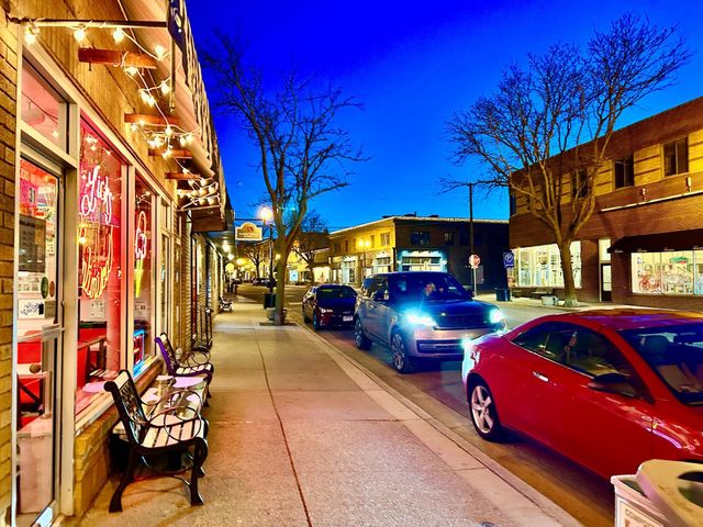 19900 Cottagewood Road, Deephaven, MN 55331