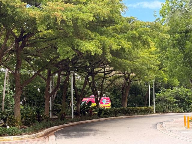 3370 Hidden Bay Dr 1213, Aventura, FL 33180