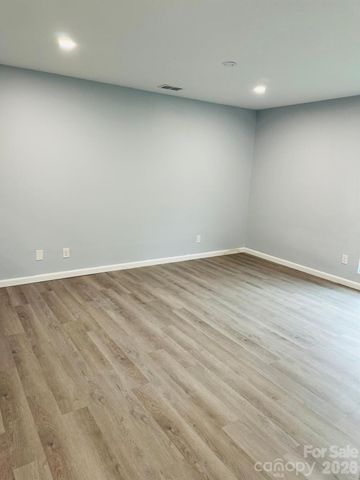 8029 Cedar Glen Drive, Charlotte, NC 28212