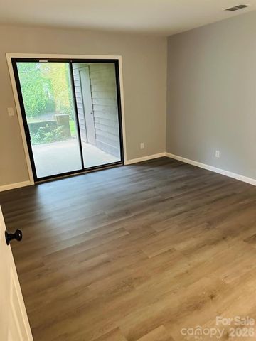 8029 Cedar Glen Drive, Charlotte, NC 28212