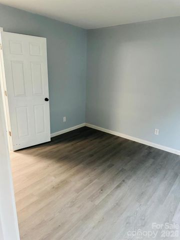 8029 Cedar Glen Drive, Charlotte, NC 28212
