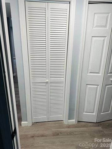 8029 Cedar Glen Drive, Charlotte, NC 28212