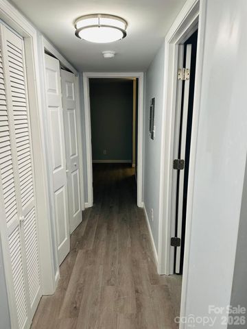 8029 Cedar Glen Drive, Charlotte, NC 28212