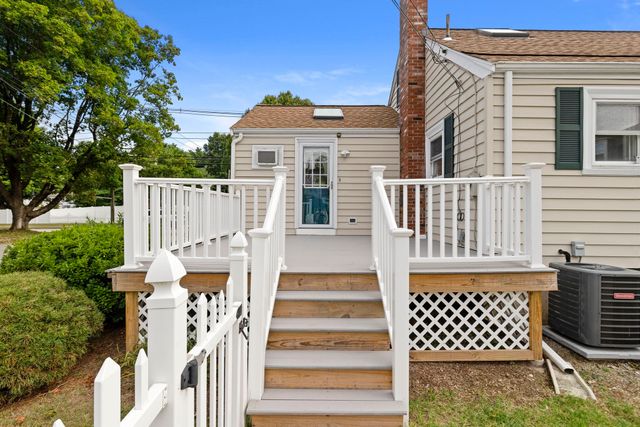 50 Main St, Foxboro, MA 02035