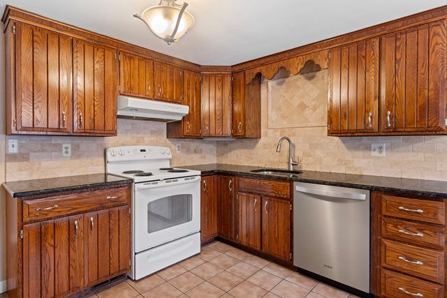 50 Main St, Foxboro, MA 02035