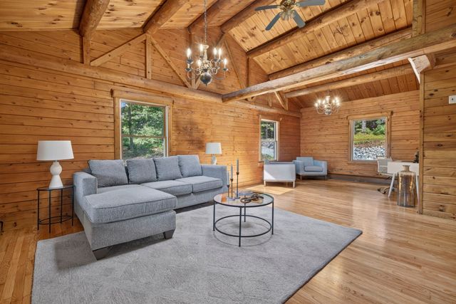 25 Old Center St, Carver, MA 02330