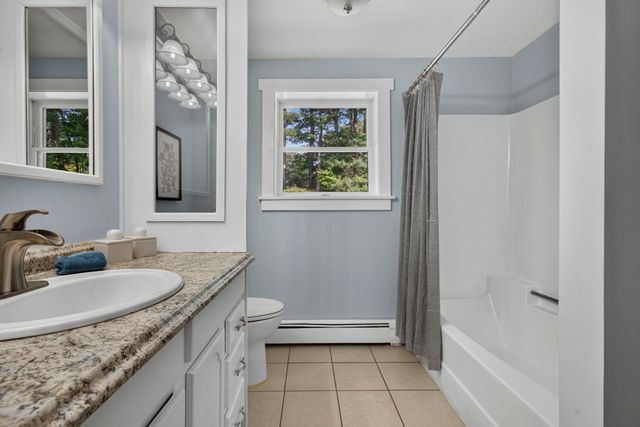 25 Old Center St, Carver, MA 02330