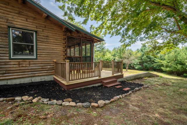 25 Old Center St, Carver, MA 02330