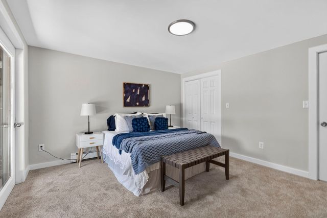 25 Old Center St, Carver, MA 02330